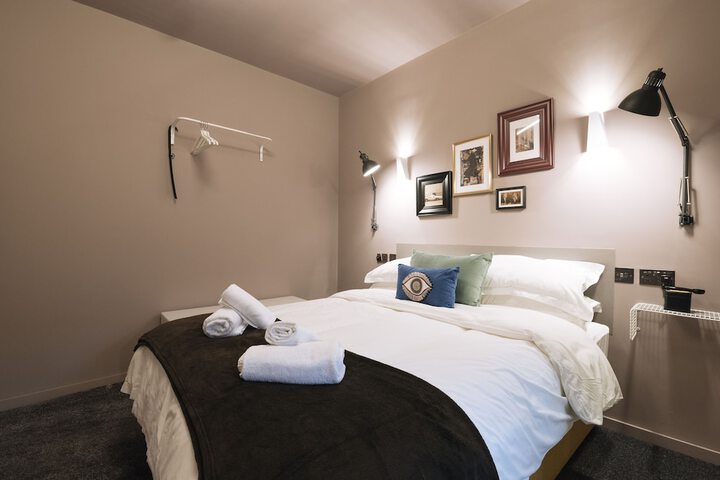 Room 16 of 46