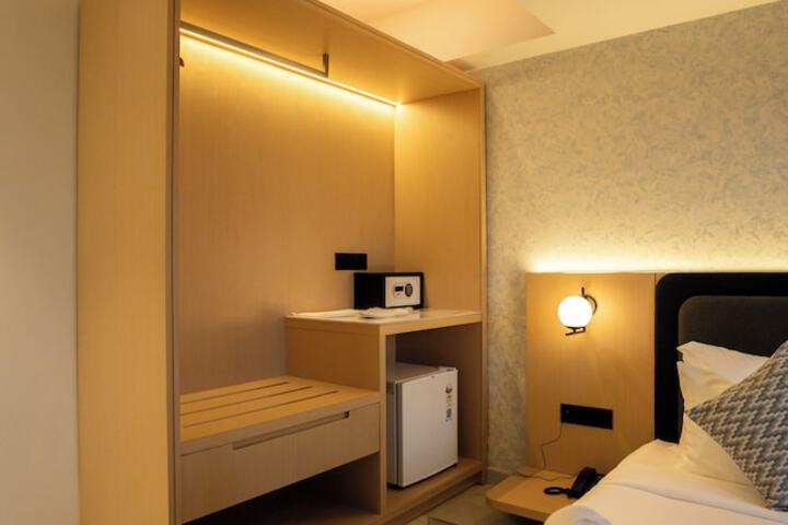 Room 10 of 90