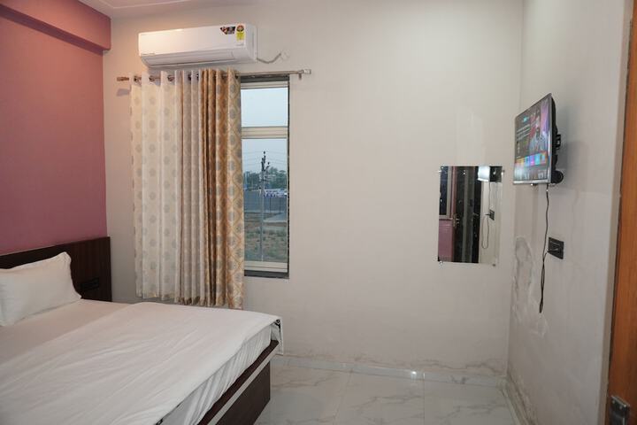 Room 14 of 34