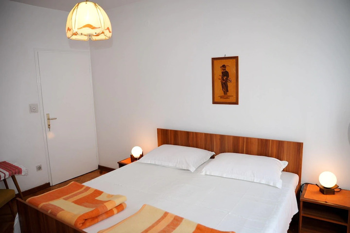 Room 5 of 7