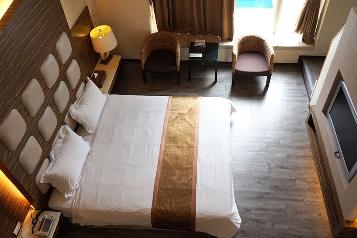 Room 15 of 185