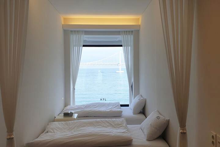 Room 40 of 72