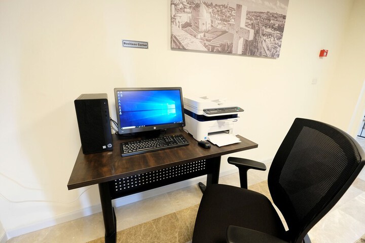 Business Center 86 of 106