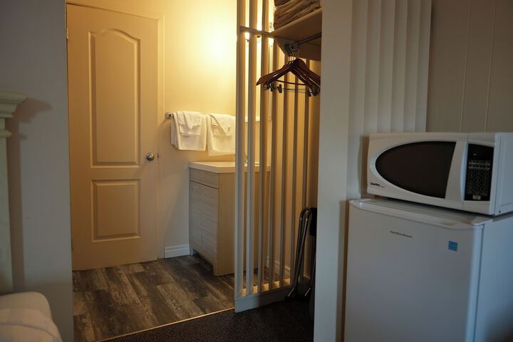 1 King Bed Premium (17 of 21)