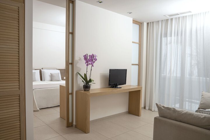 Room 33 of 117