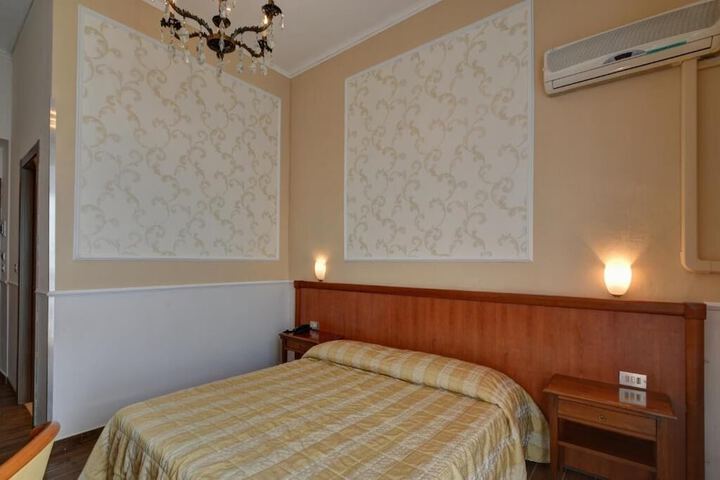 Room 4 of 43