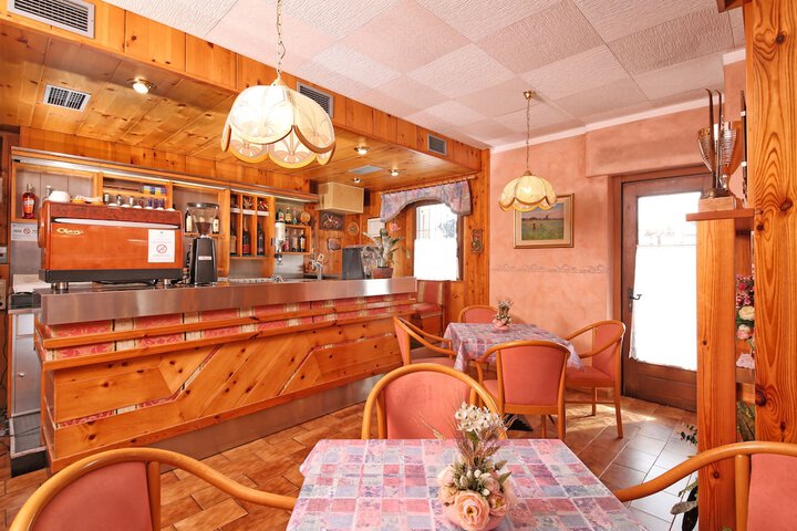 Lounge 19 of 29
