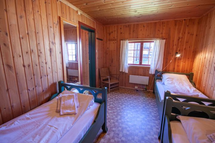 Room 16 of 103