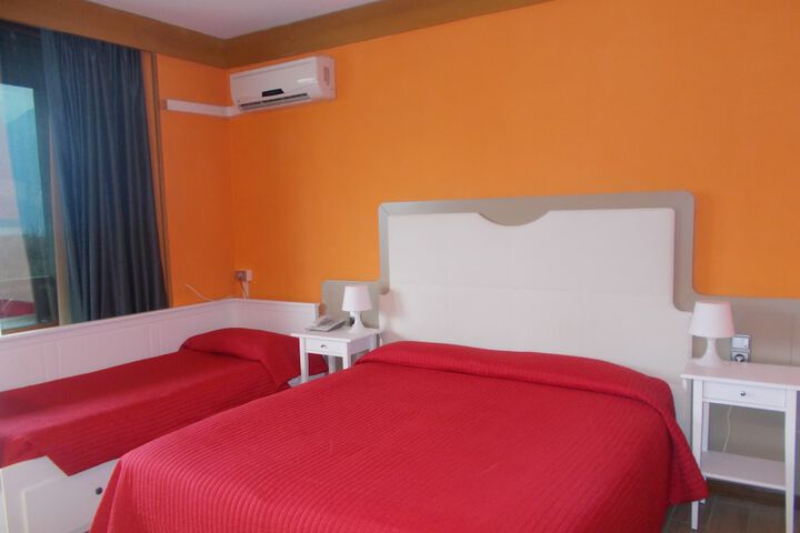 Room 8 of 34