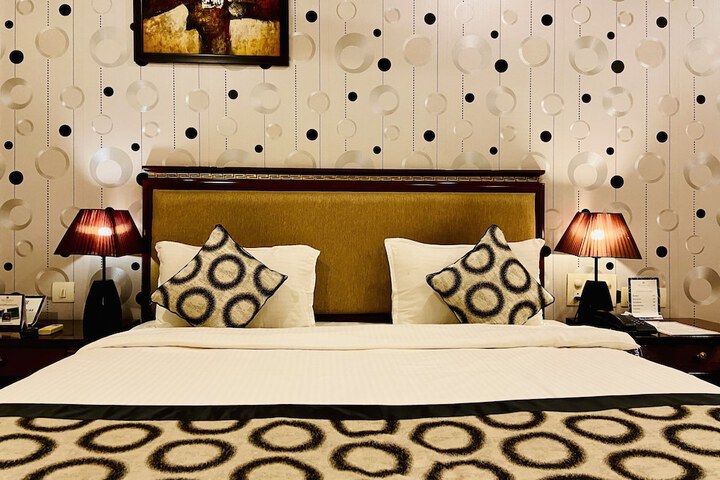 Room 17 of 28