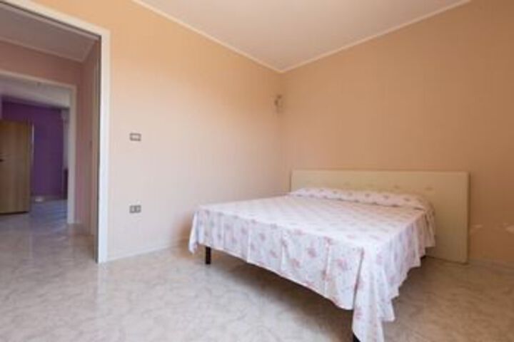 Room 17 of 38