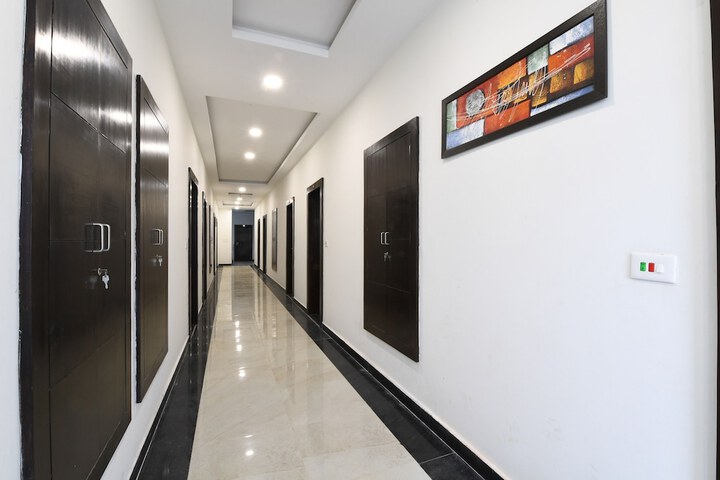 Ballroom/Hall 36 of 45