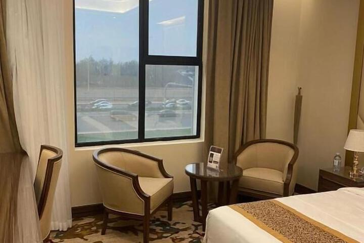 Room 16 of 28