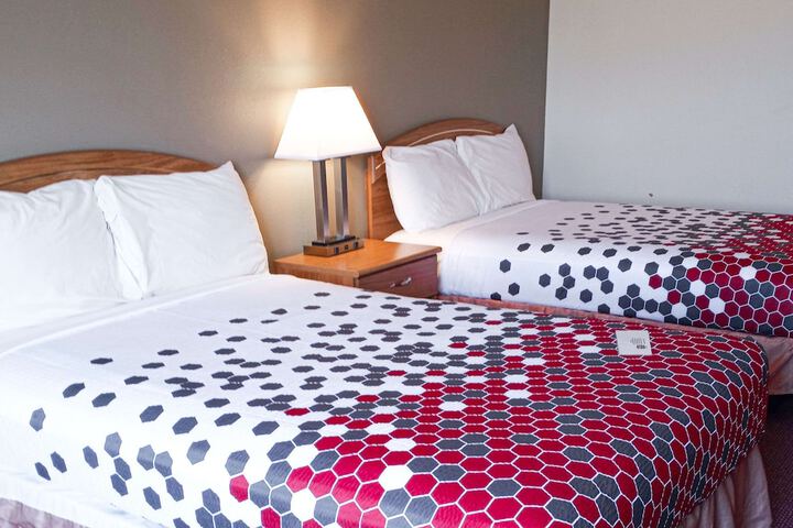 2 Queen Beds (8 of 11)