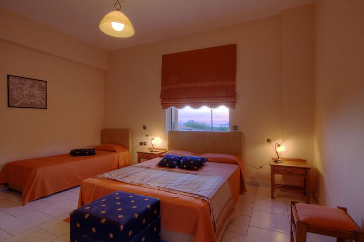 Room 4 of 74