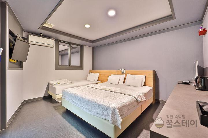 Room 27 of 121
