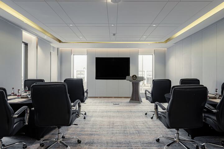 Business Center 76 of 80