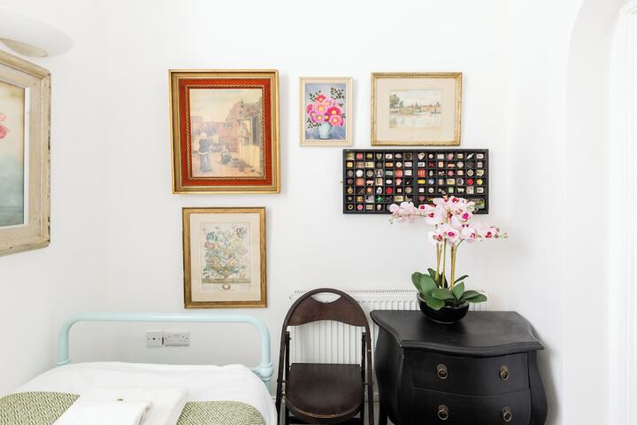 Room 4 of 261