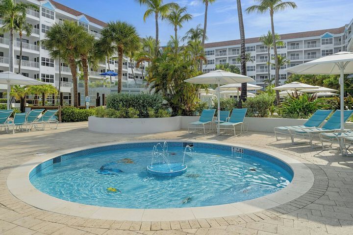 Hotel Pool