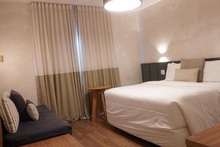 Room 21 of 43