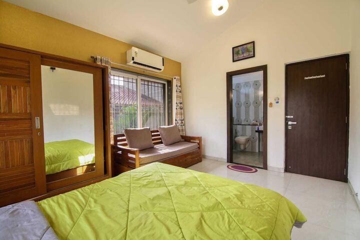 Room 2 of 34