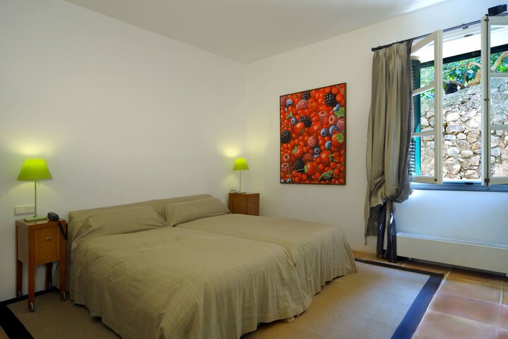 Room 4 of 52