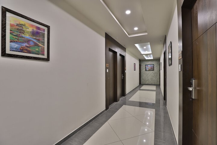 Ballroom/Hall 17 of 20