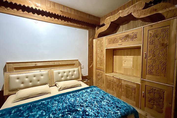Room 9 of 27