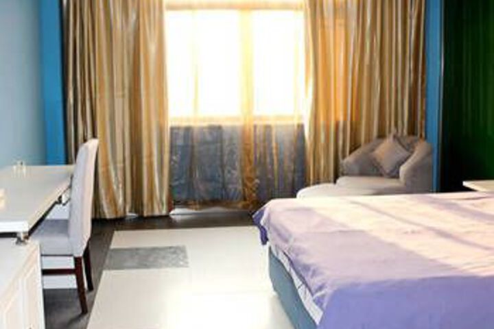 Room 5 of 8
