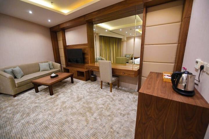 Room 30 of 38