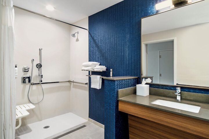 Room 4 of 18