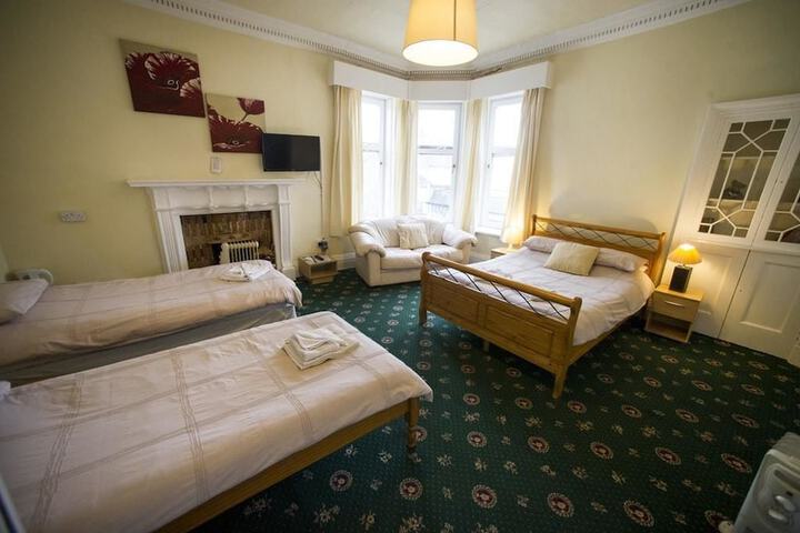 Room 7 of 40