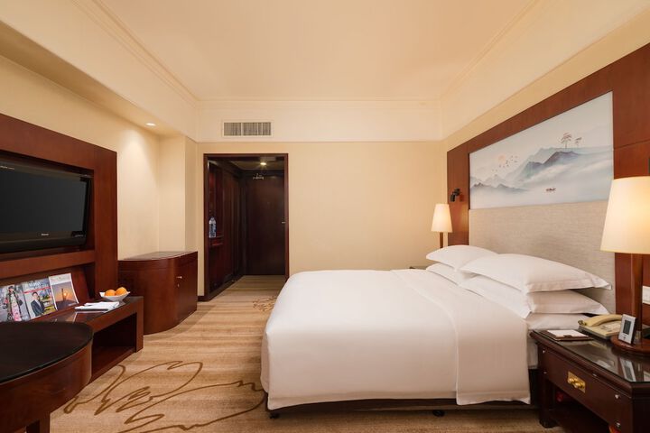 Room 9 of 35
