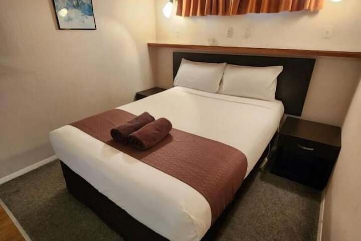 Room 13 of 34