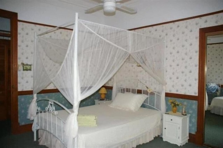 Room 6 of 25