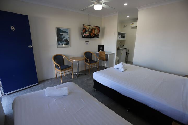 Room 16 of 121