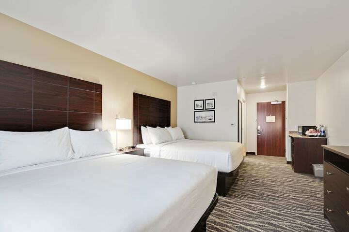 2 Queen Guest Room (10 of 18)