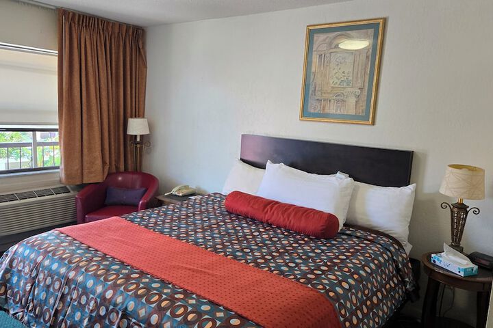 1 King Bed (15 of 16)