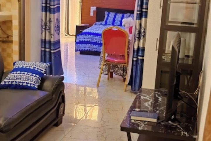 Room 33 of 285