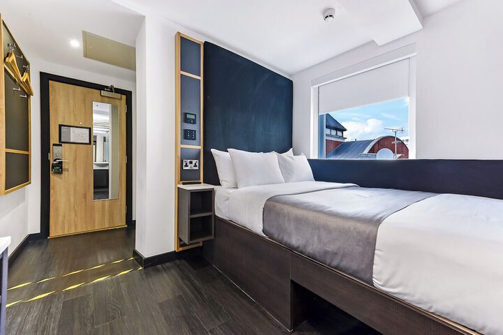 Room 5 of 37