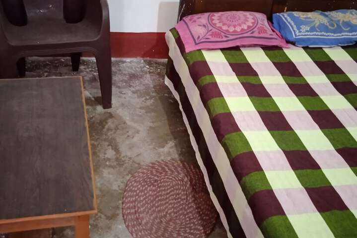 Room 4 of 16