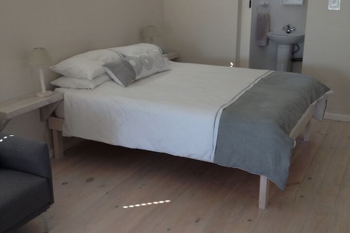 Room 2 of 35