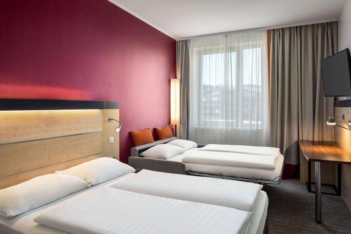 Room 15 of 38