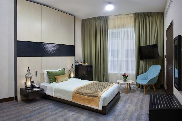 Room 6 of 43