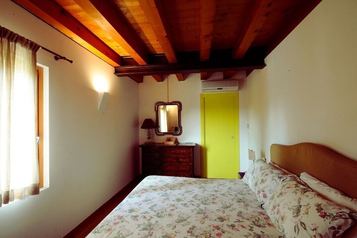 Room 8 of 53