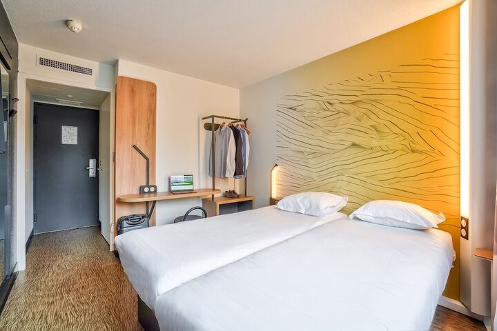 Room 15 of 40