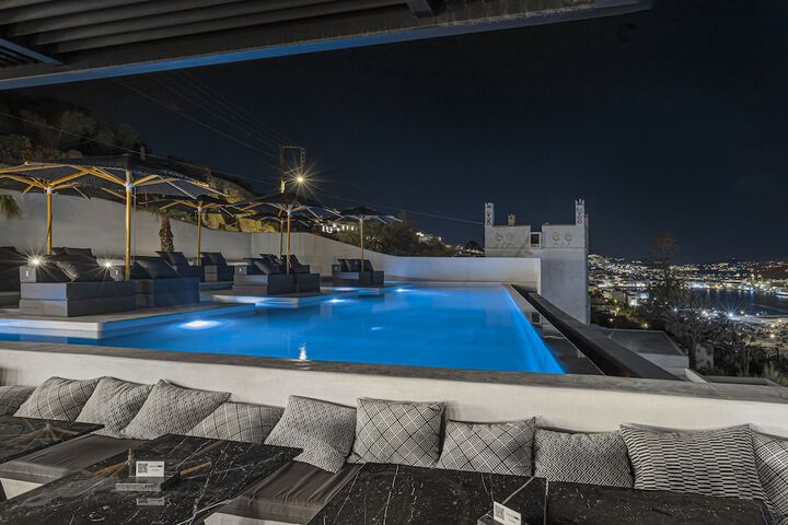 Pool 102 of 166