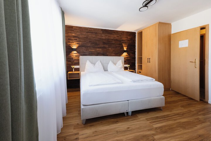 Room 11 of 36