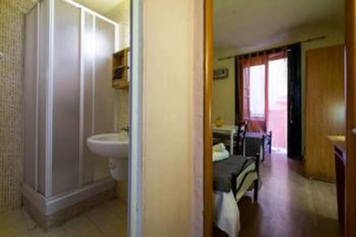 Room 5 of 50