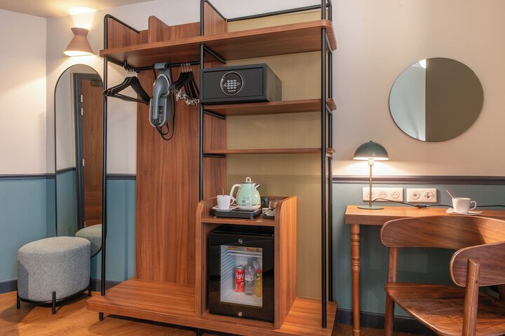 Room 25 of 46